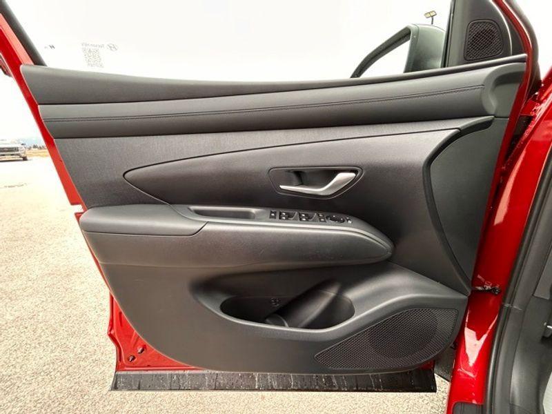 new 2025 Hyundai TUCSON Hybrid car, priced at $37,945