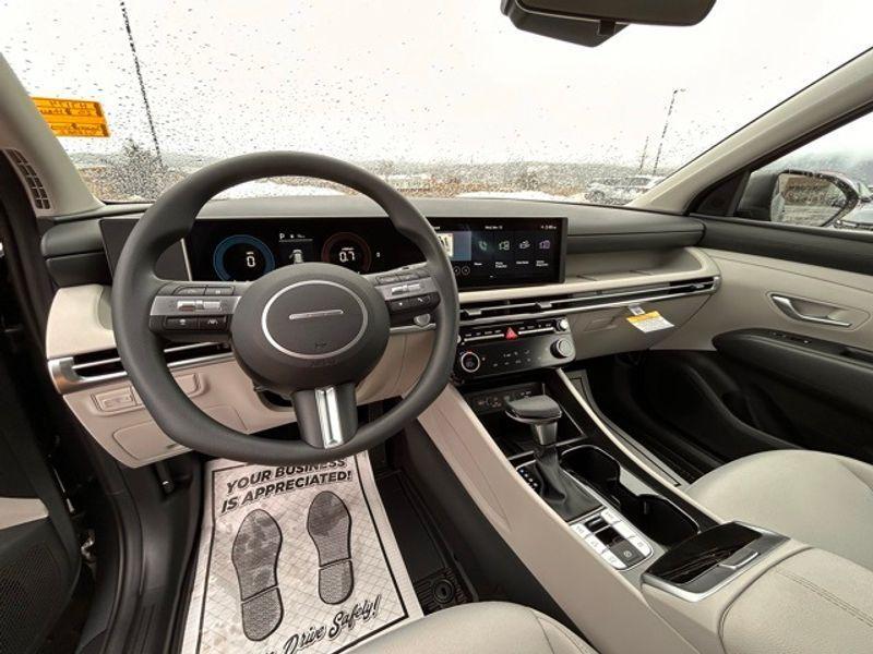 new 2025 Hyundai Tucson car, priced at $34,142