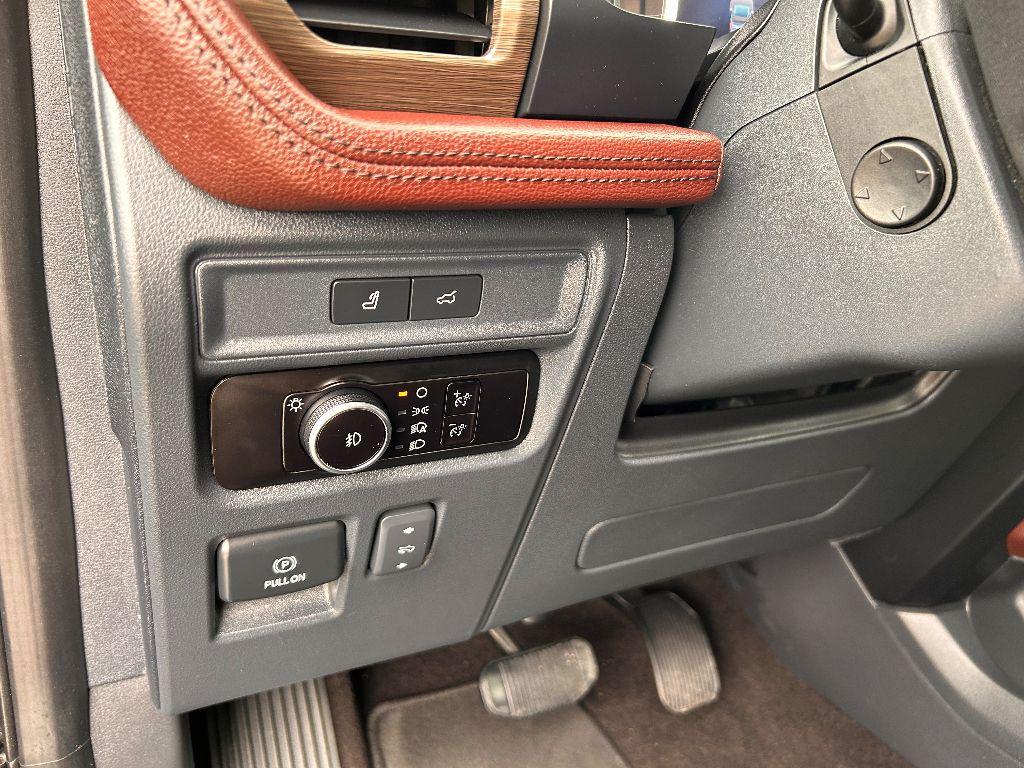 used 2023 Ford Expedition car, priced at $44,413