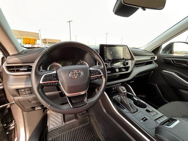 used 2022 Toyota Highlander Hybrid car, priced at $32,880