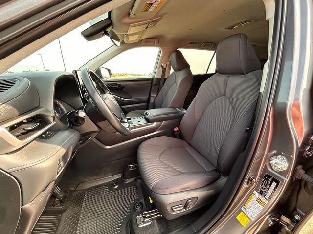 used 2022 Toyota Highlander Hybrid car, priced at $32,880