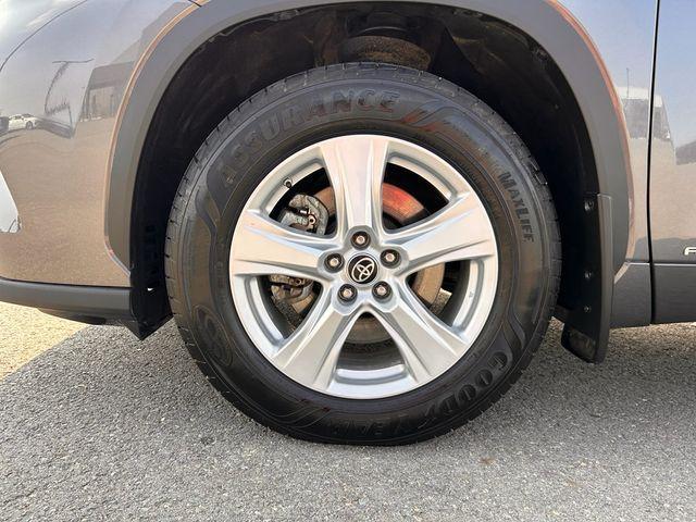 used 2022 Toyota Highlander Hybrid car, priced at $32,880