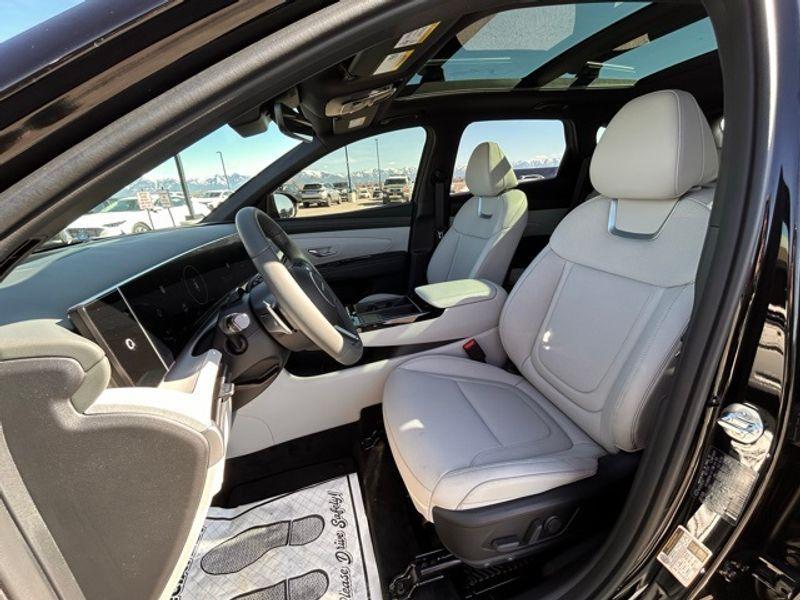 new 2025 Hyundai TUCSON Hybrid car, priced at $42,525