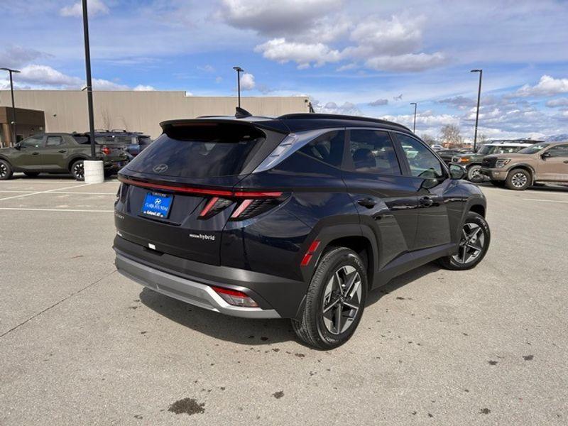 new 2025 Hyundai TUCSON Hybrid car, priced at $37,466