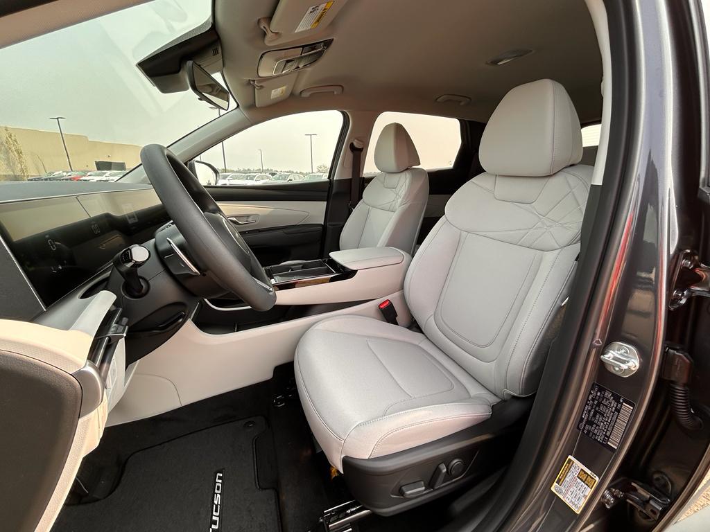 new 2025 Hyundai TUCSON Hybrid car, priced at $35,037