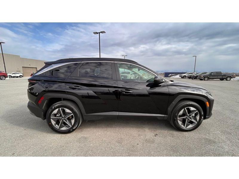 new 2025 Hyundai TUCSON Hybrid car, priced at $37,466