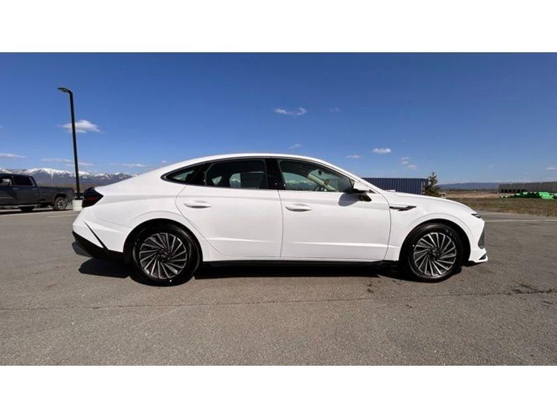 new 2025 Hyundai Sonata Hybrid car, priced at $32,822