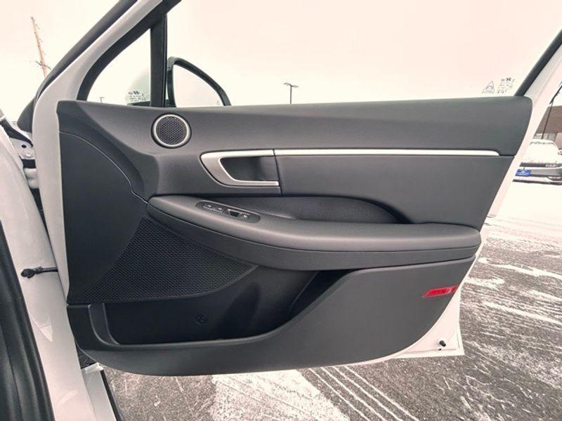 new 2025 Hyundai Sonata Hybrid car, priced at $32,822