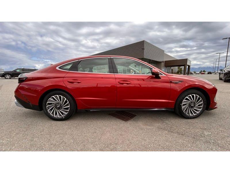 new 2025 Hyundai Sonata Hybrid car, priced at $32,728
