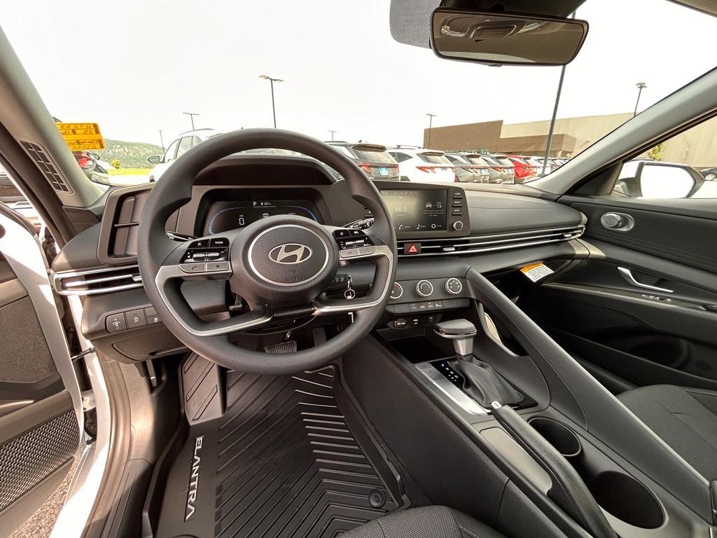 new 2025 Hyundai Elantra car
