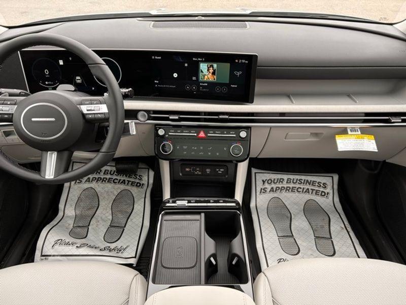 new 2025 Hyundai TUCSON Hybrid car, priced at $37,527