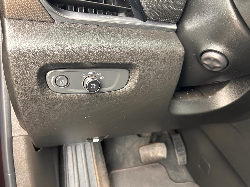used 2023 Chevrolet Traverse car, priced at $41,306