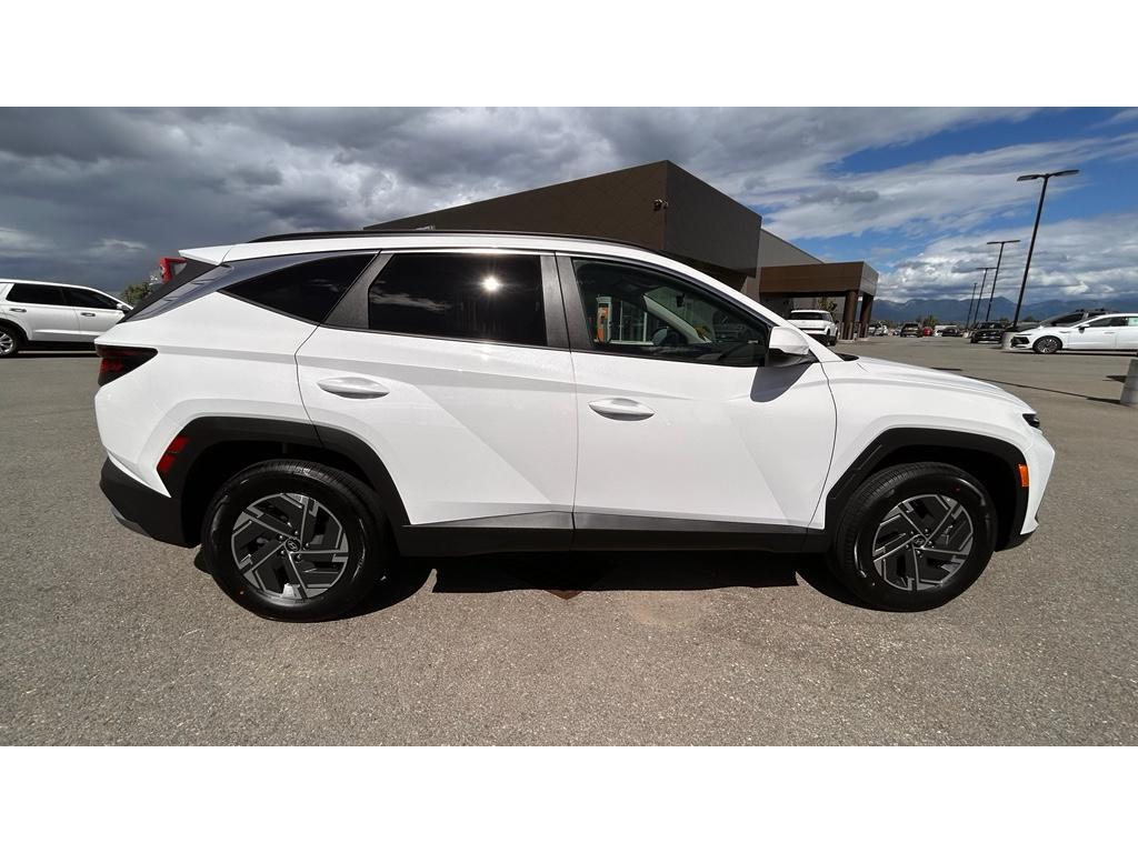new 2025 Hyundai TUCSON Hybrid car
