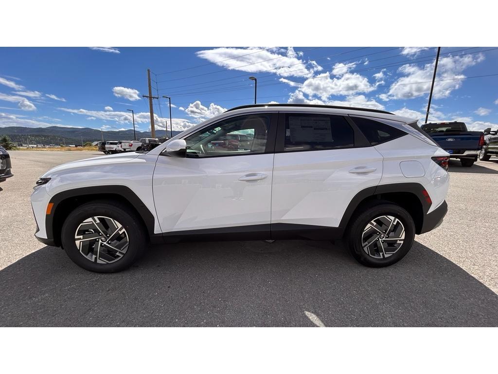 new 2025 Hyundai TUCSON Hybrid car