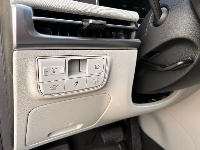 new 2026 Hyundai TUCSON Hybrid car, priced at $40,075