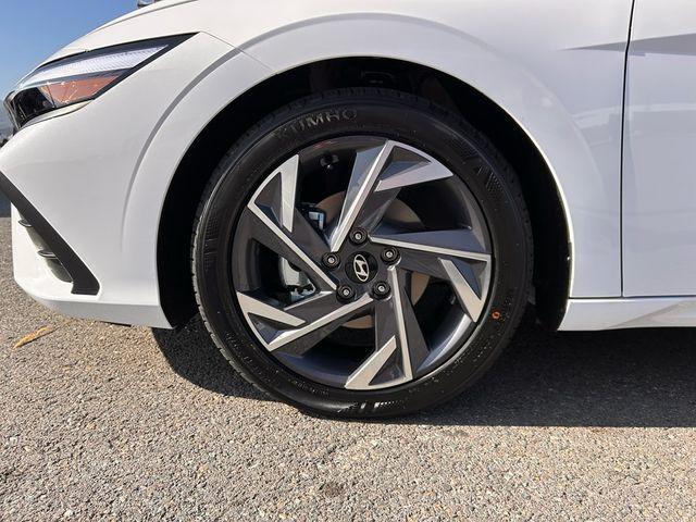 new 2025 Hyundai Elantra car, priced at $23,001