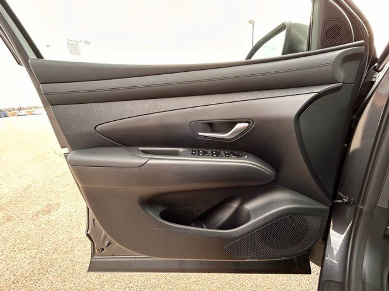 new 2025 Hyundai TUCSON Hybrid car, priced at $37,466
