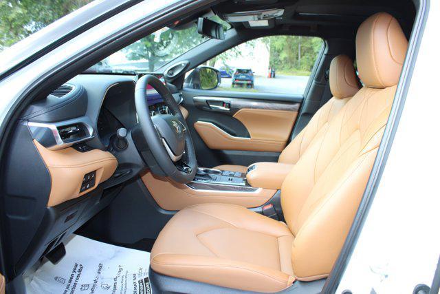 new 2025 Toyota Highlander Hybrid car, priced at $59,622