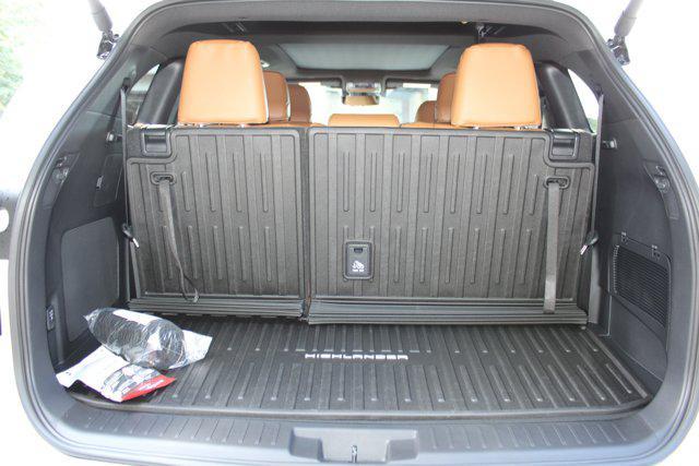 new 2025 Toyota Highlander Hybrid car, priced at $59,622