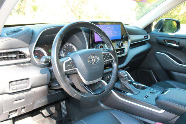 used 2023 Toyota Highlander Hybrid car, priced at $35,750