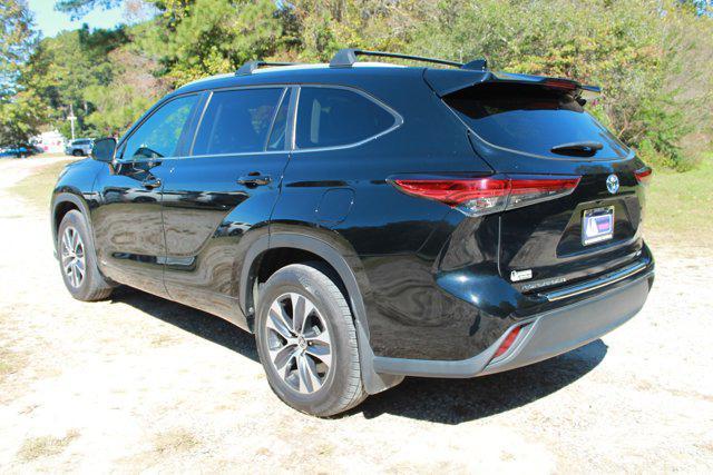 used 2023 Toyota Highlander Hybrid car, priced at $35,750