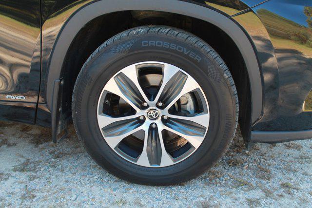 used 2023 Toyota Highlander Hybrid car, priced at $35,750