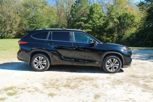used 2023 Toyota Highlander Hybrid car, priced at $35,750