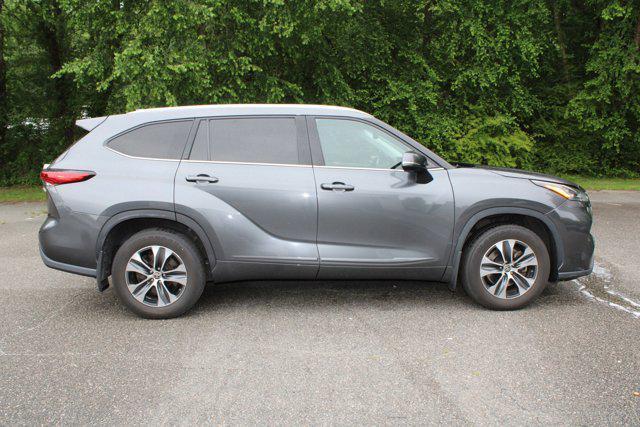 used 2020 Toyota Highlander car, priced at $33,987