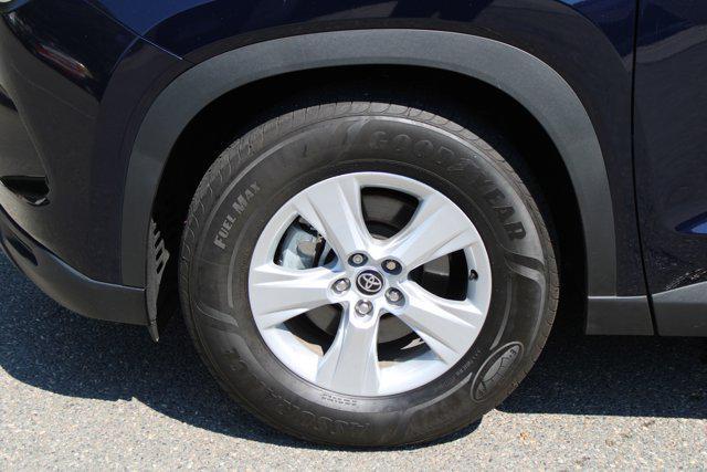 used 2025 Toyota Highlander car, priced at $42,987