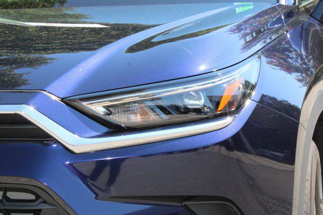 used 2025 Toyota Highlander car, priced at $42,987