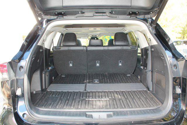 used 2022 Toyota Highlander car, priced at $32,987