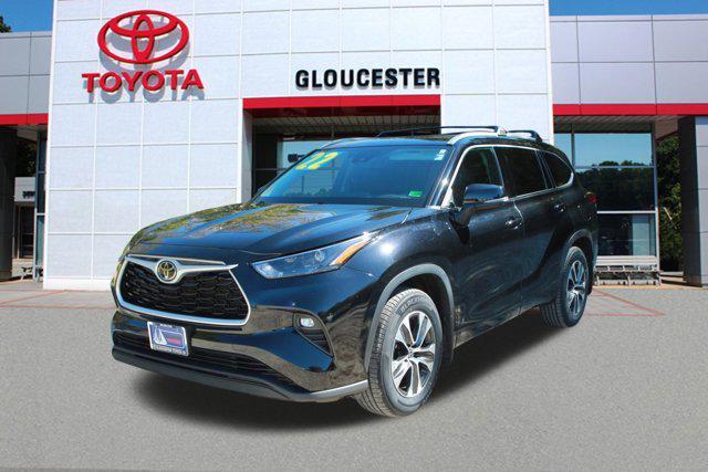 used 2022 Toyota Highlander car, priced at $32,987