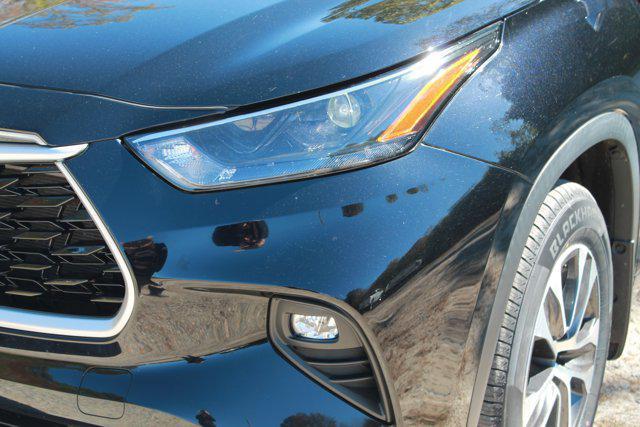 used 2022 Toyota Highlander car, priced at $32,987