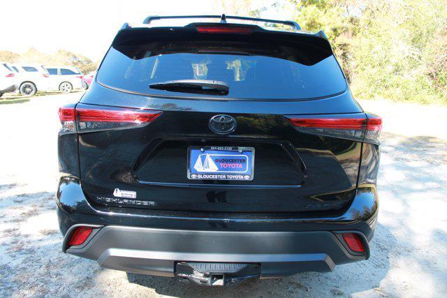 used 2022 Toyota Highlander car, priced at $32,987