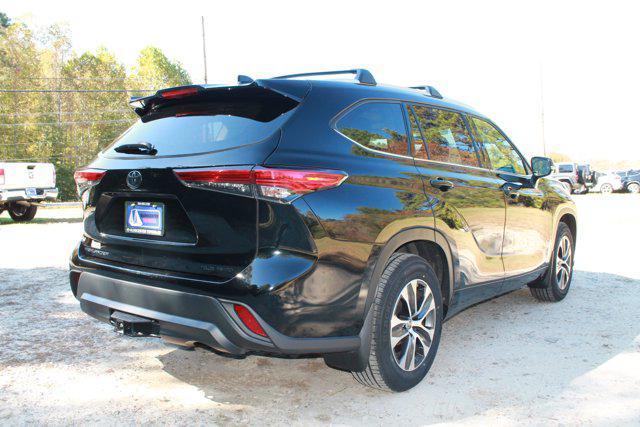 used 2022 Toyota Highlander car, priced at $32,987
