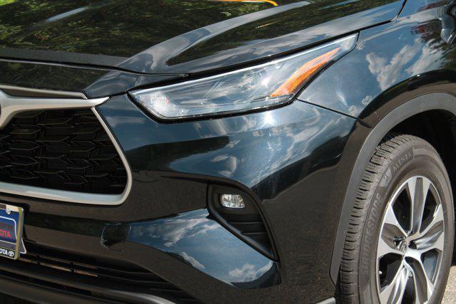 used 2023 Toyota Highlander car, priced at $36,987