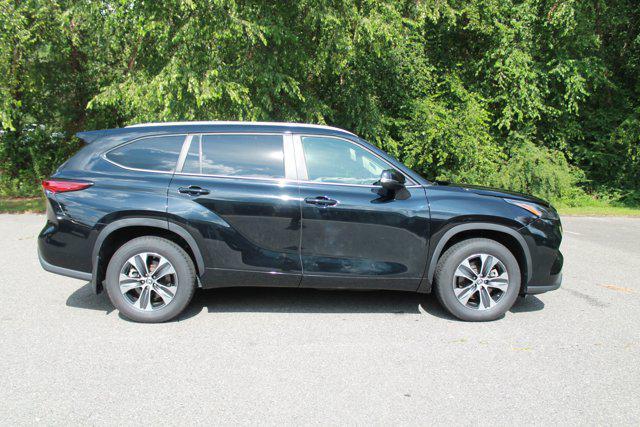 used 2023 Toyota Highlander car, priced at $36,987