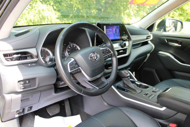 used 2023 Toyota Highlander car, priced at $36,987