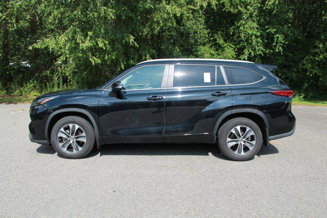 used 2023 Toyota Highlander car, priced at $36,987