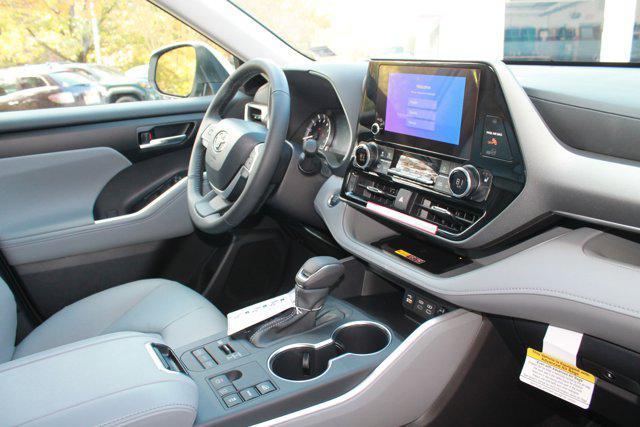 new 2026 Toyota Highlander car, priced at $45,221
