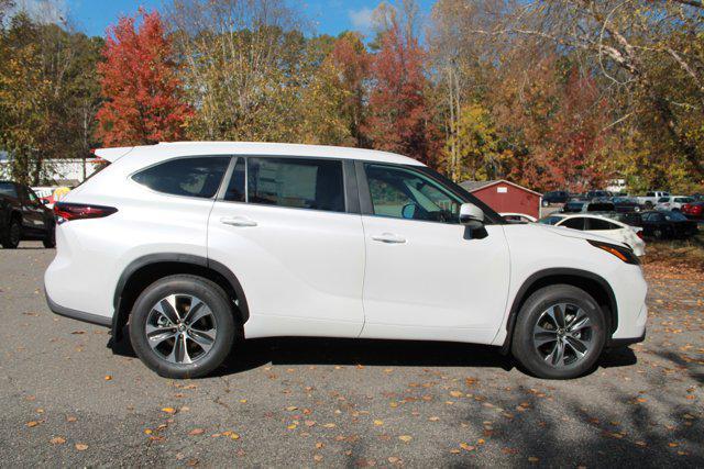 new 2026 Toyota Highlander car, priced at $45,221