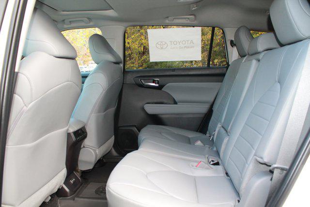new 2026 Toyota Highlander car, priced at $45,221