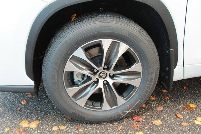 new 2026 Toyota Highlander car, priced at $45,221