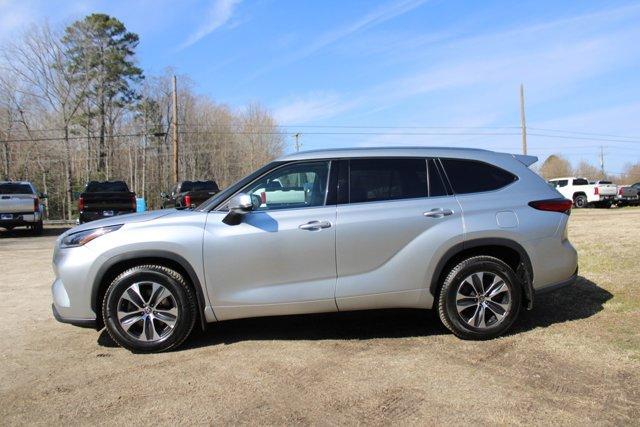 used 2021 Toyota Highlander car, priced at $31,987