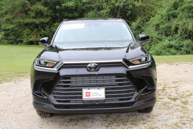 used 2025 Toyota Highlander car, priced at $39,987