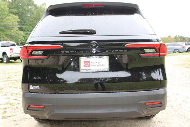 used 2025 Toyota Highlander car, priced at $39,987