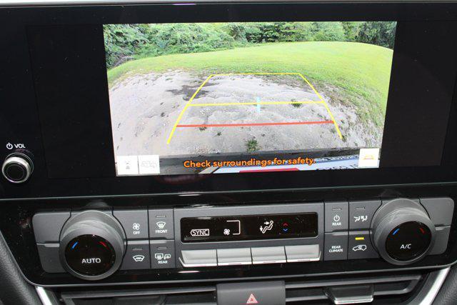 used 2025 Toyota Highlander car, priced at $39,987