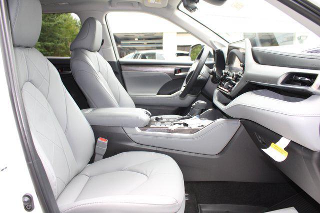 new 2025 Toyota Highlander car, priced at $55,726