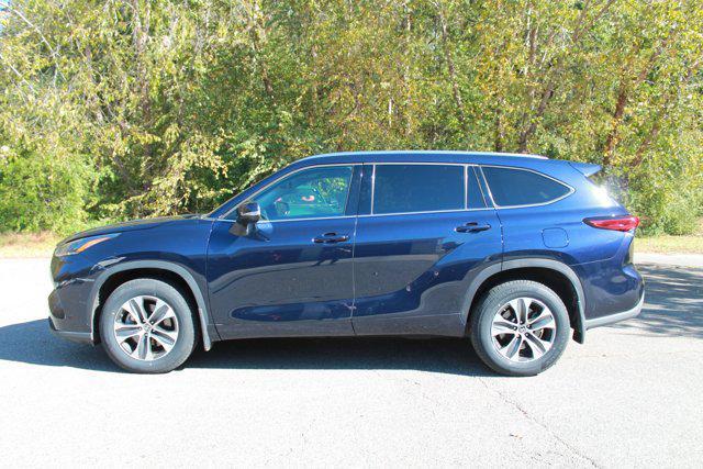 used 2021 Toyota Highlander car, priced at $31,987