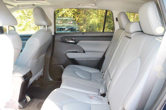 used 2021 Toyota Highlander car, priced at $31,987